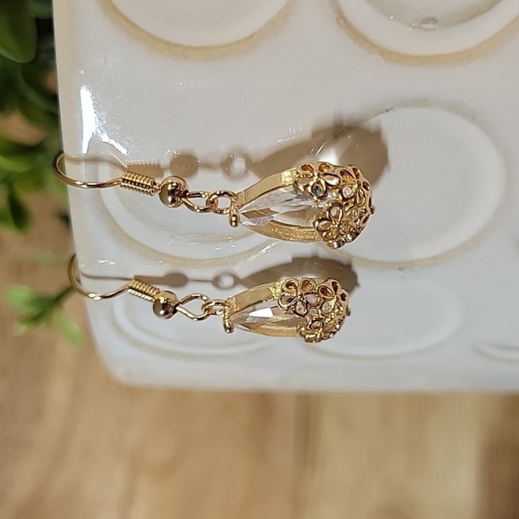 Faceted Crystal Gold Lace Drop Earrings - Picture 4 of 6